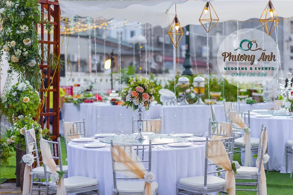 trang trí tiệc cưới ngoài trời hoàng mai