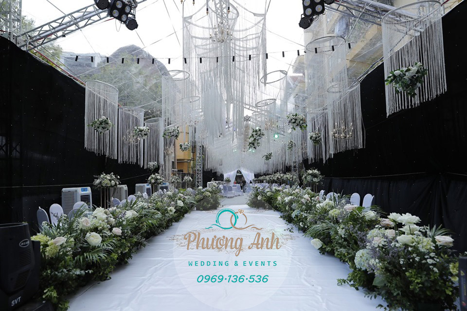 trang trí tiệc cưới ngoài trời tại tây hồ