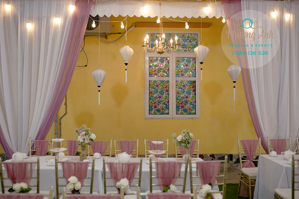 trang trí tường nhà ngày cưới