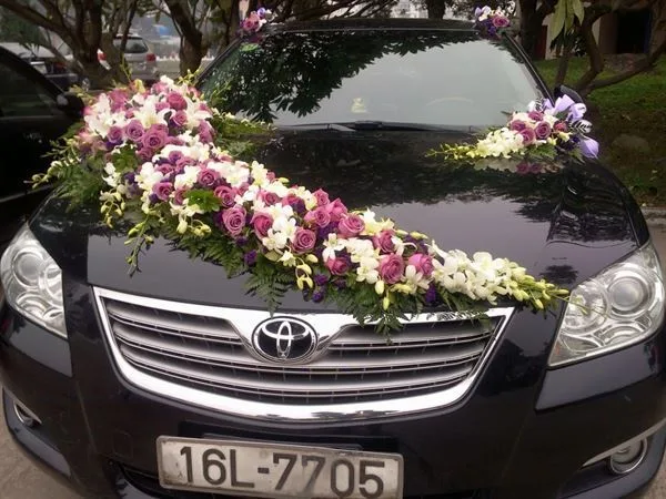 trang trí xe cưới màu đen