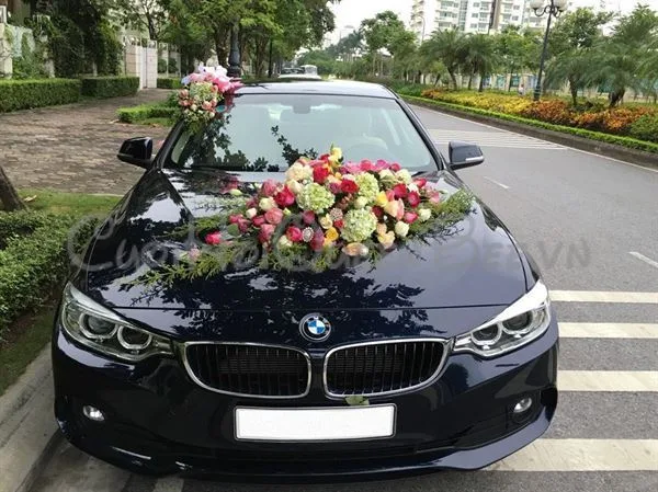 trang trí xe cưới màu đen