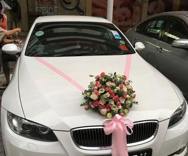trang trí xe hoa bằng hoa giả