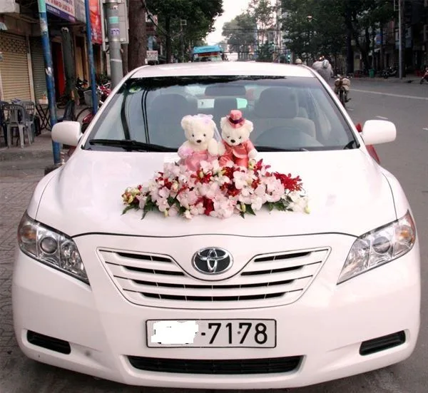 trang trí xe hoa bằng hoa tươi