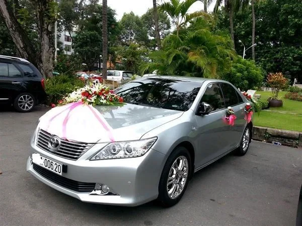 trang trí xe hoa bằng hoa tươi