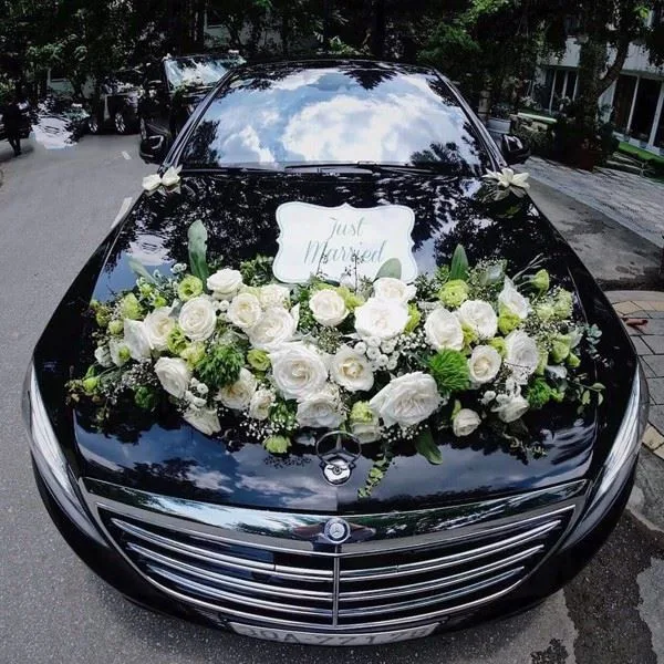 trang trí xe hoa bằng hoa tươi