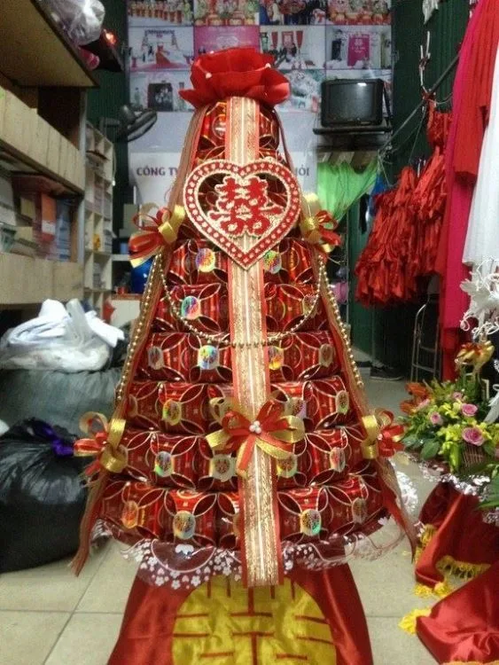 Tráp ăn hỏi mứt hạt sen được kết thành hình tháp