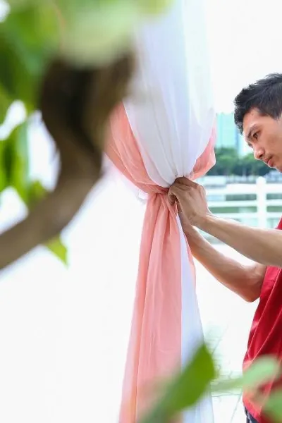 Nhân viên đang trang trí đám cưới, hỏi Nhân viên đang trang trí đám cưới, hỏi