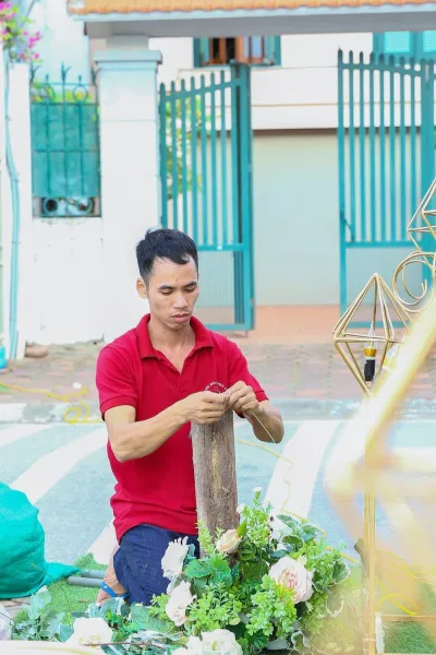 Nhân viên đang trang trí đám cưới, hỏi Nhân viên đang trang trí đám cưới, hỏi