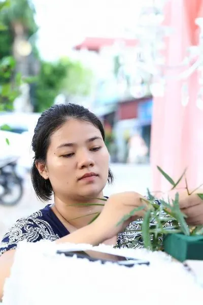 Nhân viên đang trang trí đám cưới, hỏi Nhân viên đang trang trí đám cưới, hỏi