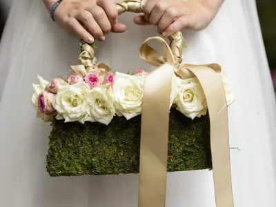 Bật mí cho bạn cách cắm lãng hoa cưới đẹp ngây ngất cho ngày cưới