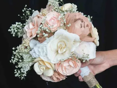 Nhận làm bó hoa giấy cầm tay cô dâu