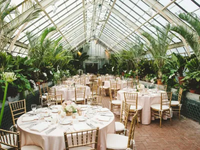 trang trí bàn tiệc cưới