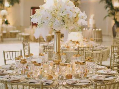 Mẫu trang trí tiệc cưới phong cách metallic đẹp ngất ngây.