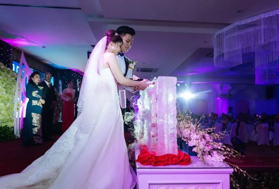 Thực hiện các nghi lễ trong đám cưới