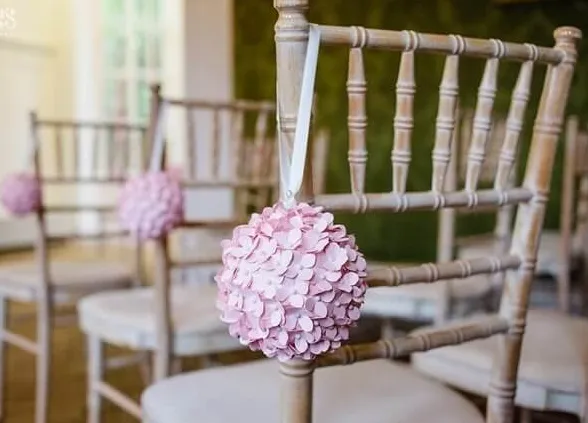 Trang trí ghế ngồi đám cưới