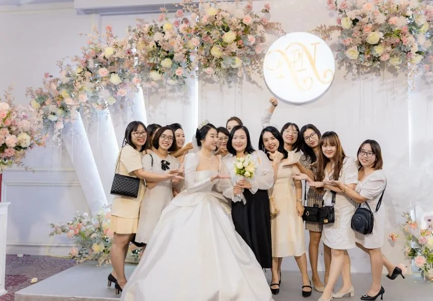 Tiệc báo hỷ có số lượng khách nhỏ hơn tiệc cưới