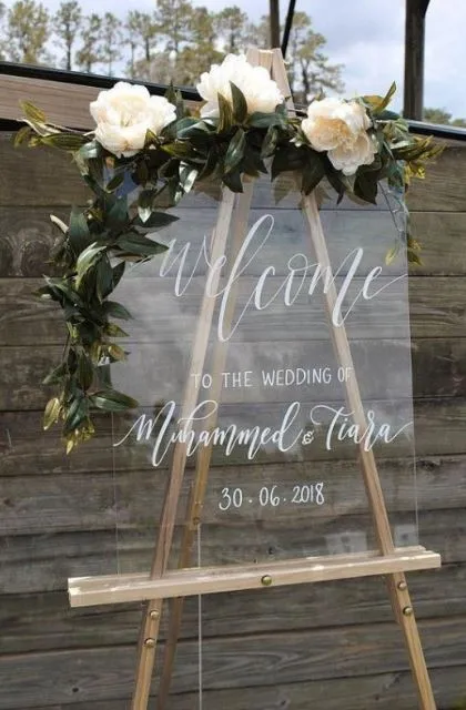 Bảng Welcome đám cưới trong suốt