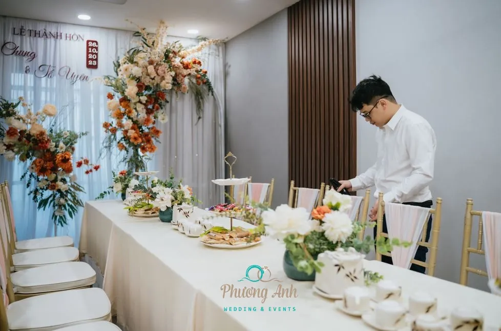 Trang trí lễ thành hôn hạng mục bàn tiệc