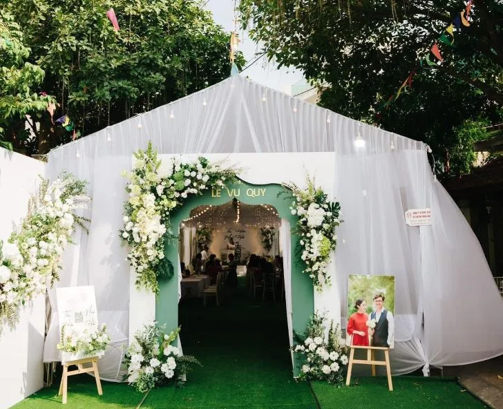 Mẫu rạp cưới màu xanh trắng