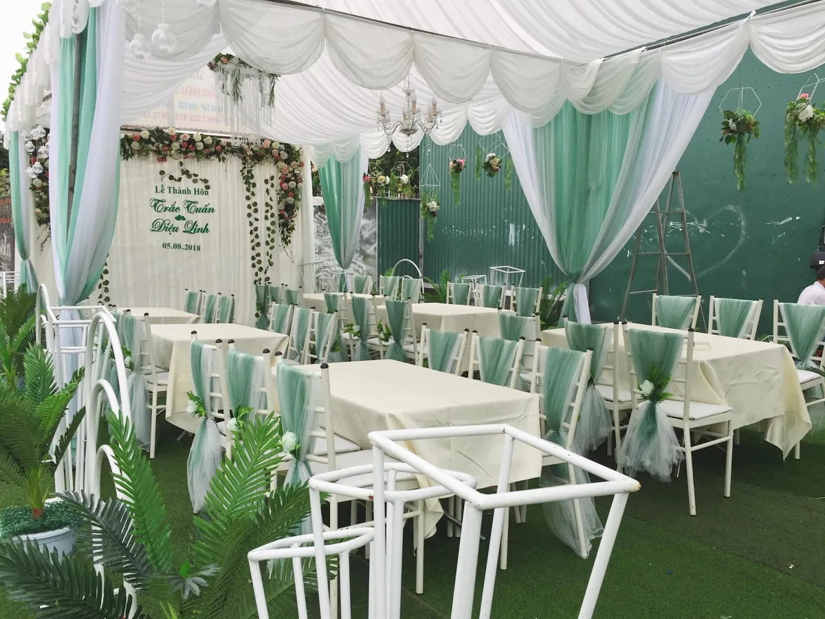 Mẫu rạp cưới màu xanh ngọc đẹp