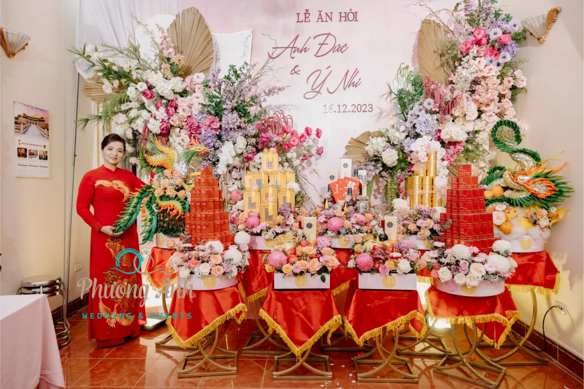 Tráp ăn hỏi đẹp mê ly do Phương Anh thực hiện
