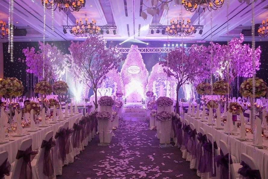 mẫu rạp cưới màu tím đẹp