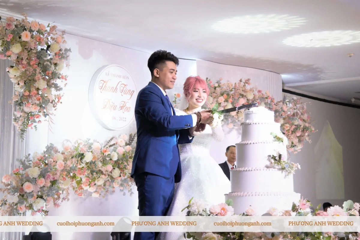 Bí kíp cắt bánh cưới chuyên nghiệp