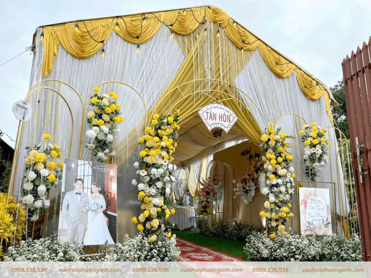 Cổng cưới màu vàng chứa đựng nhiều ý nghĩa tốt đẹp trong hôn nhân