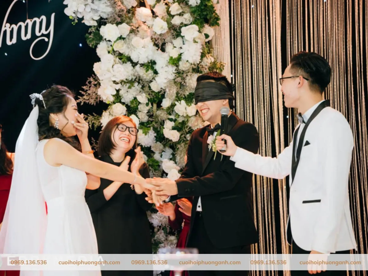 Trò chơi Bịt mắt tìm cô dâu