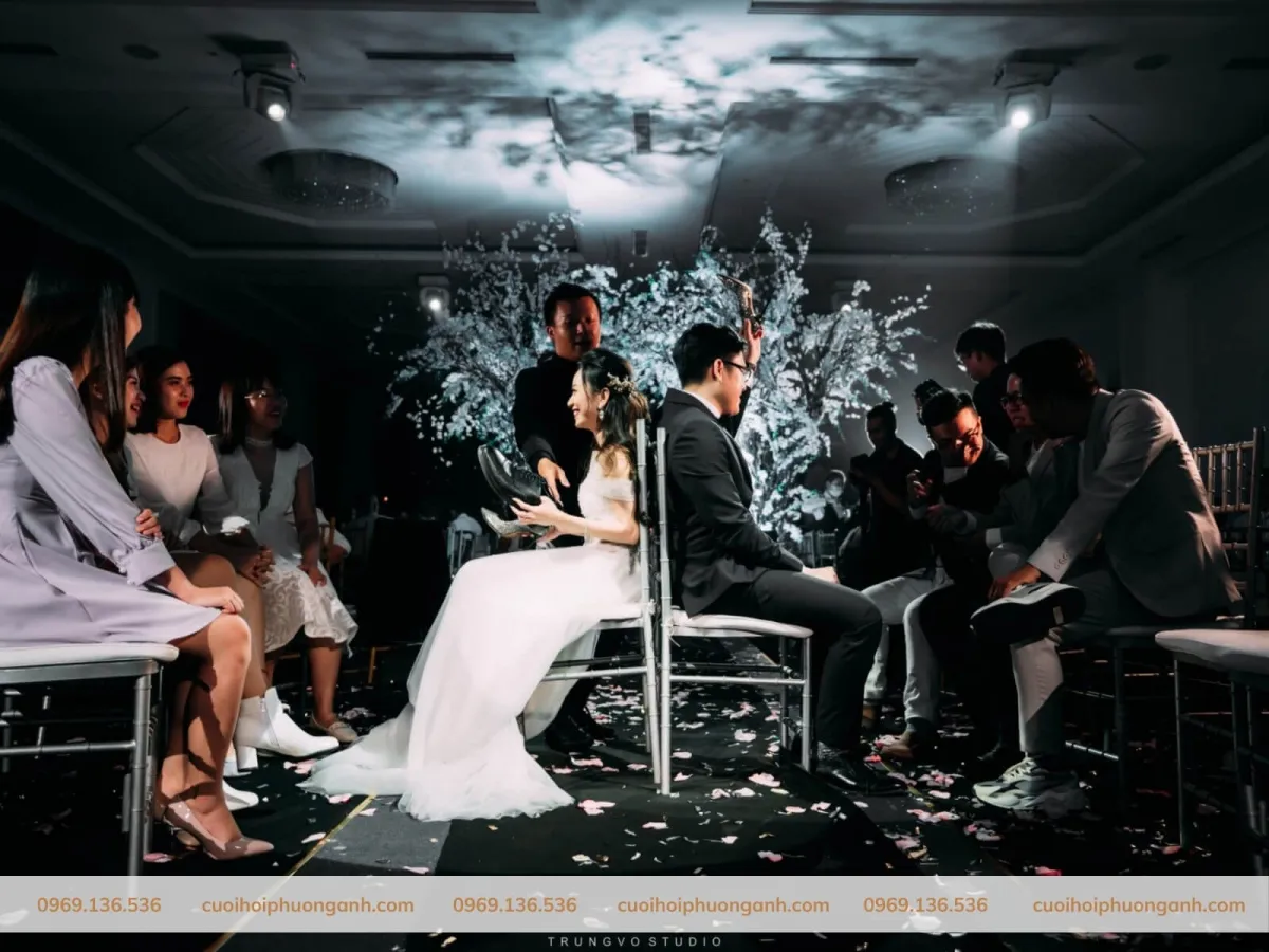 Trò chơi Tâm đầu ý hợp (Shoe Game)