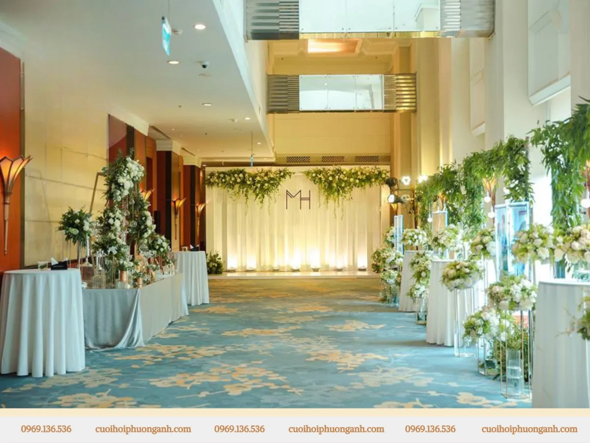 Mẫu sảnh trí sảnh tiệc cưới đơn giản và ấm cúng tại sảnh khách sạn tại Đống Đa