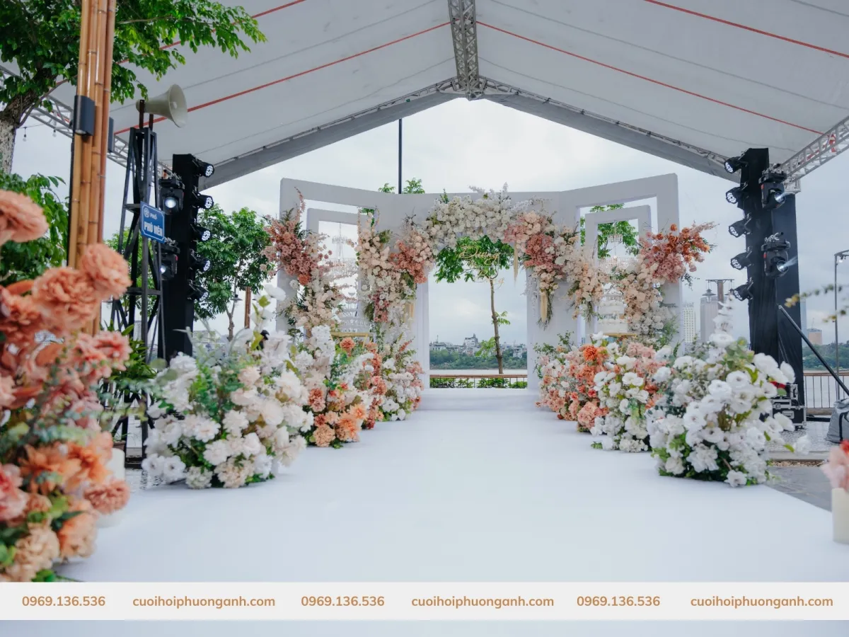 Mẫu decor không gian cưới ngoài trời Đống Đa