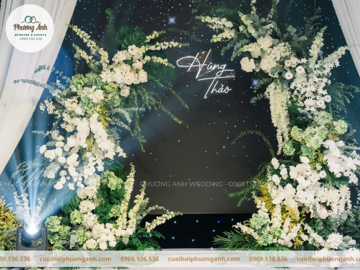 Backdrop đám cưới hoa tươi 2
