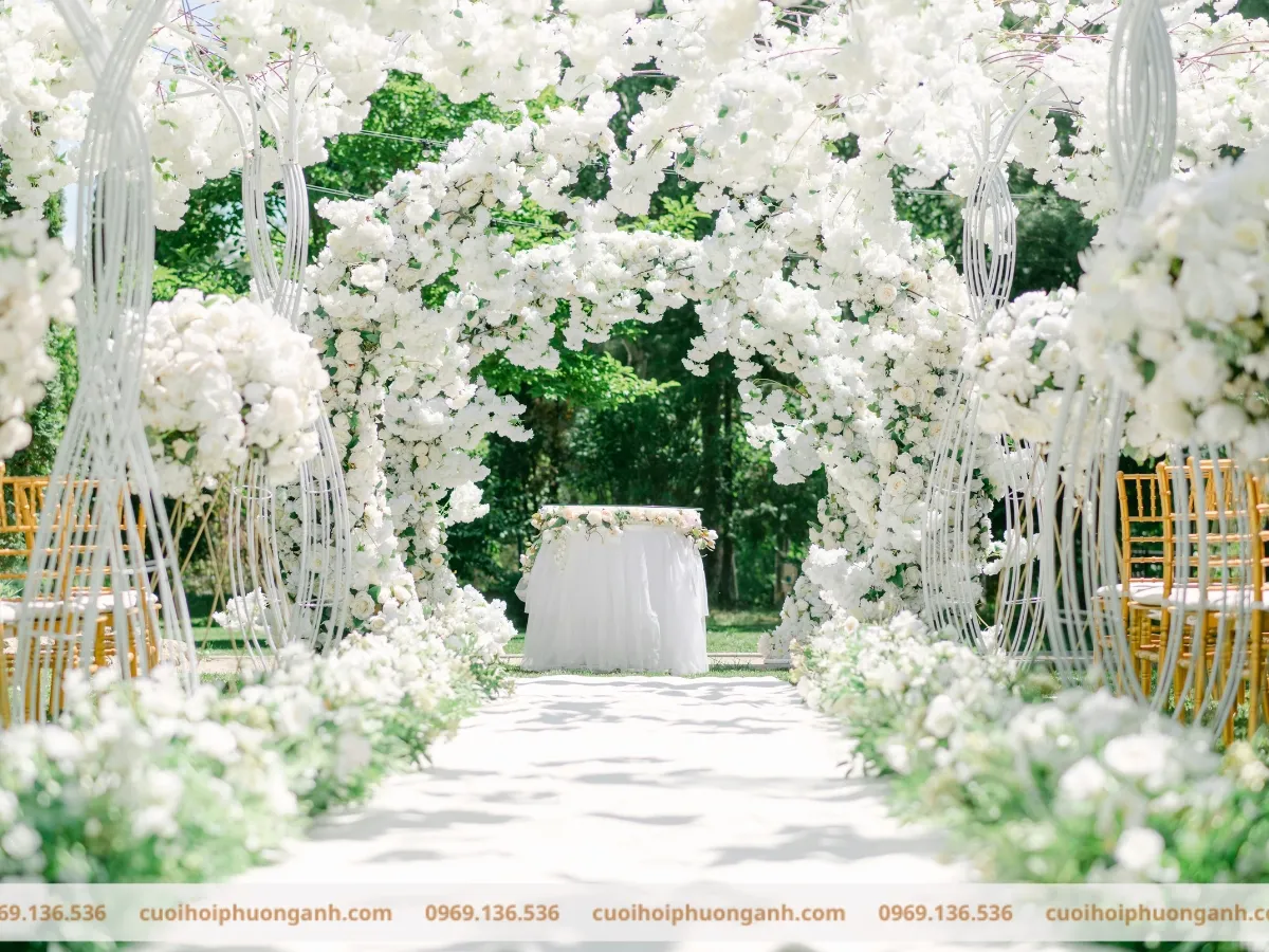 Trang trí lối đi tiệc cưới cổng hoa 2