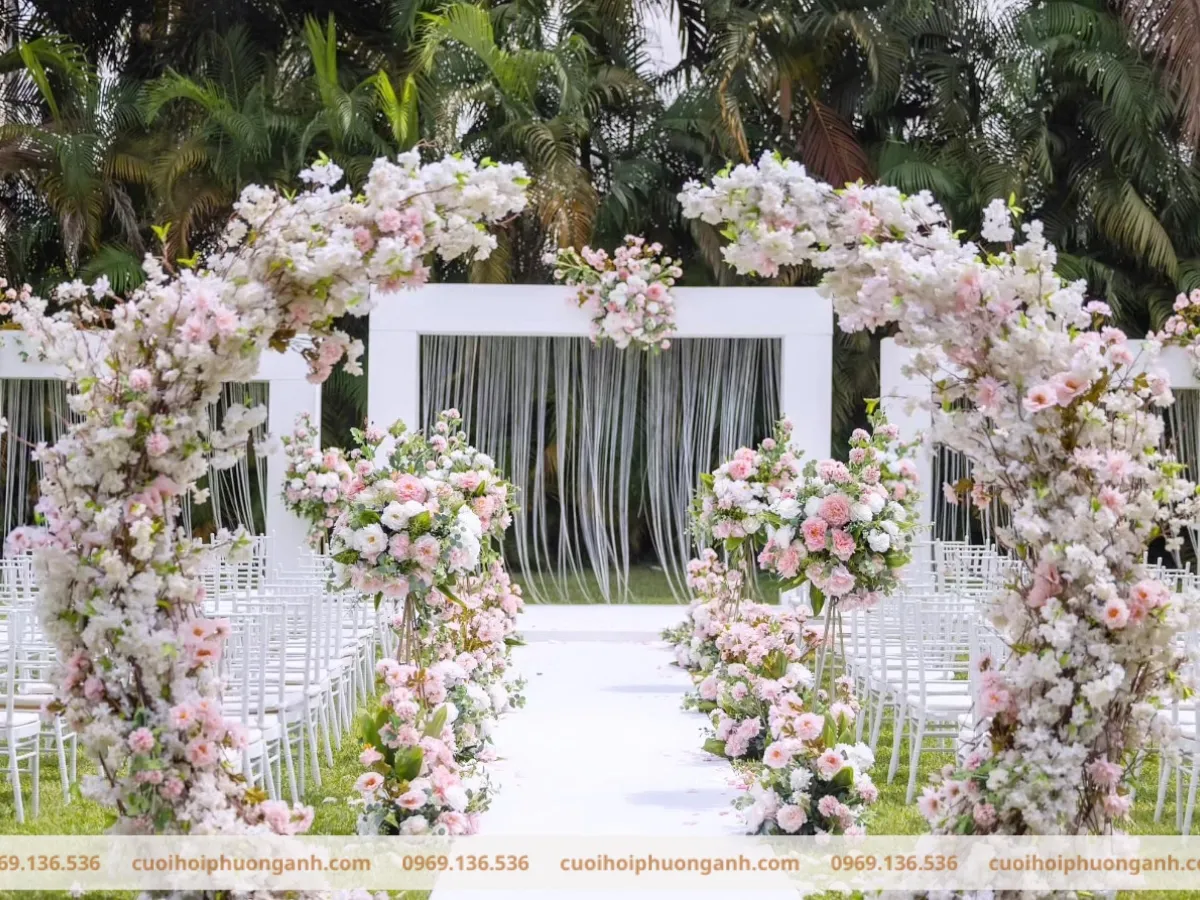 Trang trí lối đi tiệc cưới cổng hoa