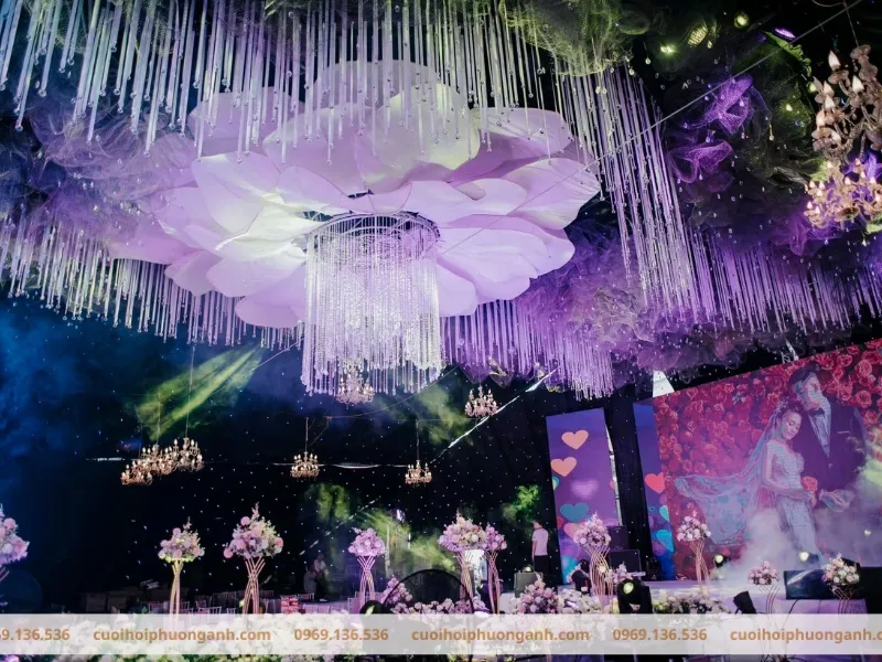 Trần nhà tiệc cưới thả hoa bay 1