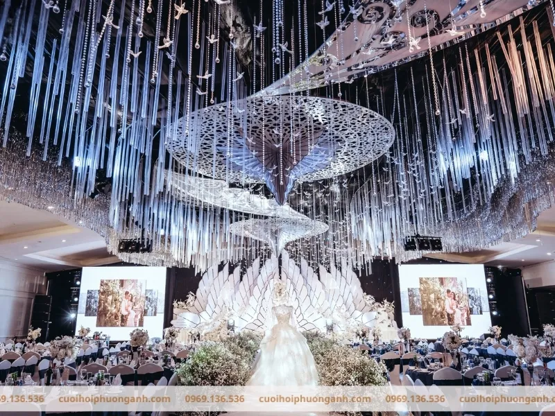 Trần nhà tiệc cưới thả hoa bay 4