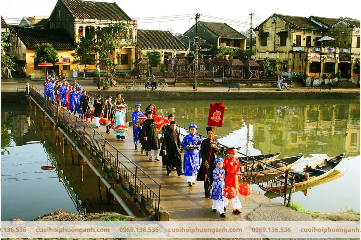 Không được quên rải kim, tiền lẻ, gạo muối và trầu cau dọc đường