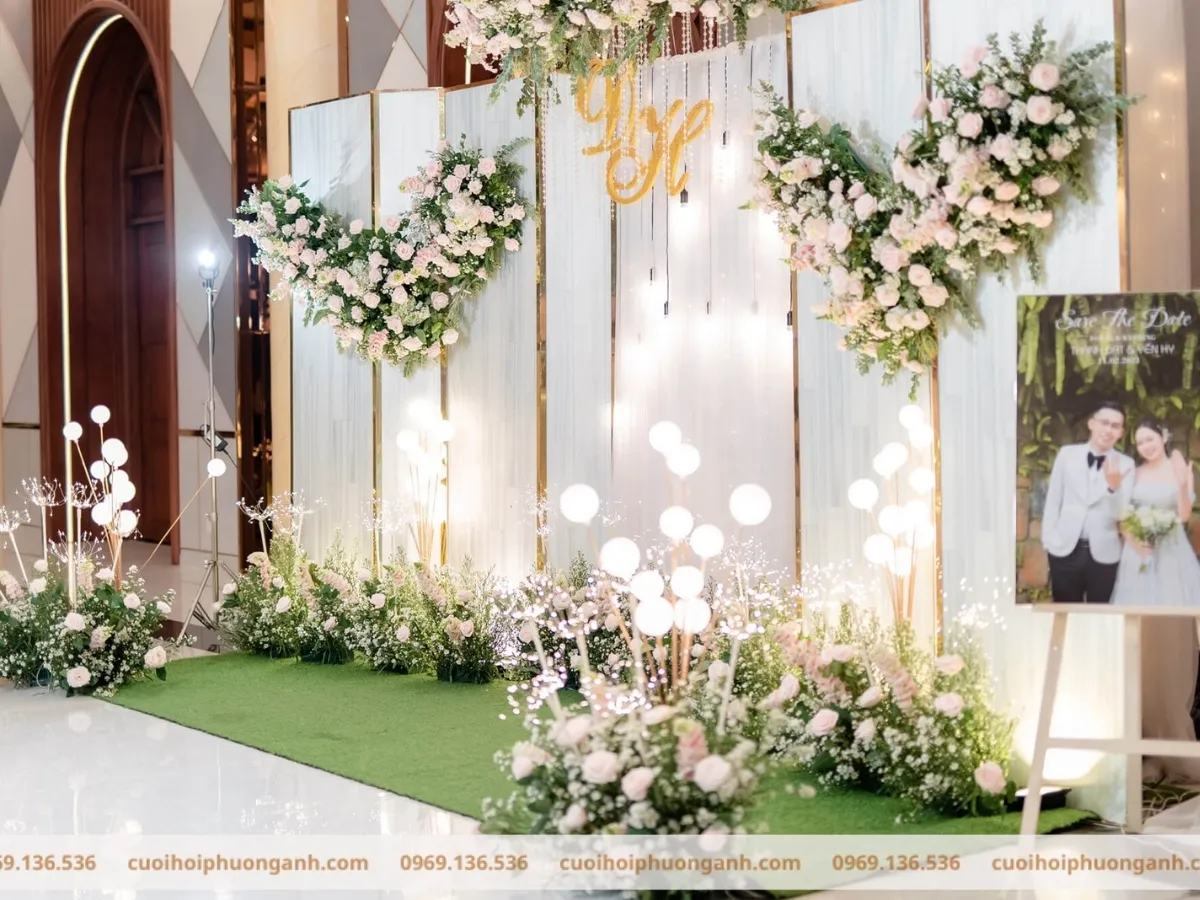 Trang trí sảnh tiệc cưới với nến và đèn