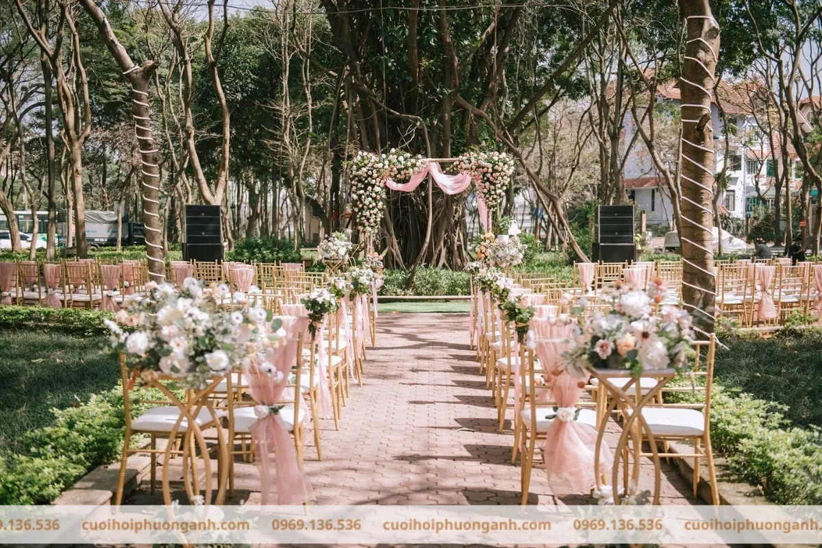 Trang trí không gian tiệc cưới ngoài trời