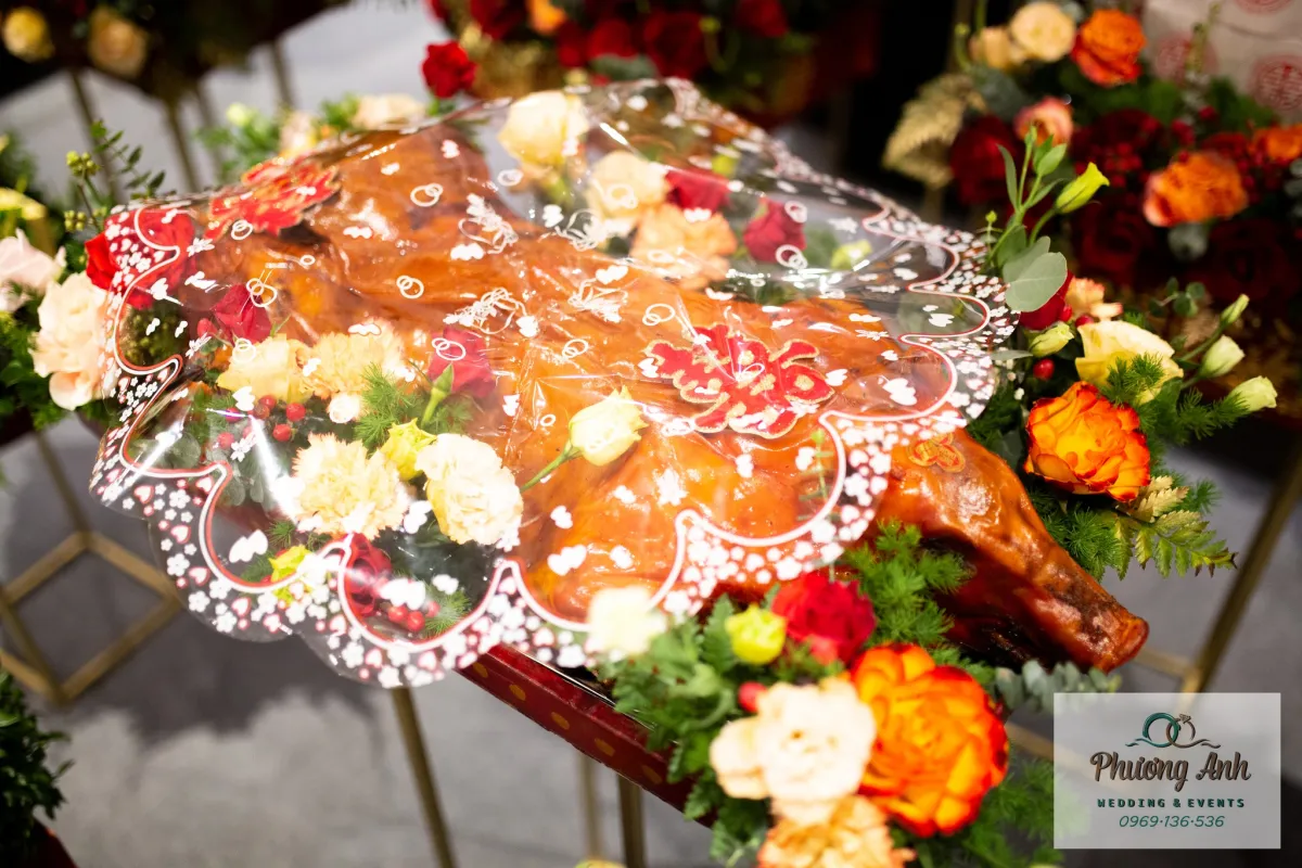 Mẫu tráp lợn quay đẹp 11