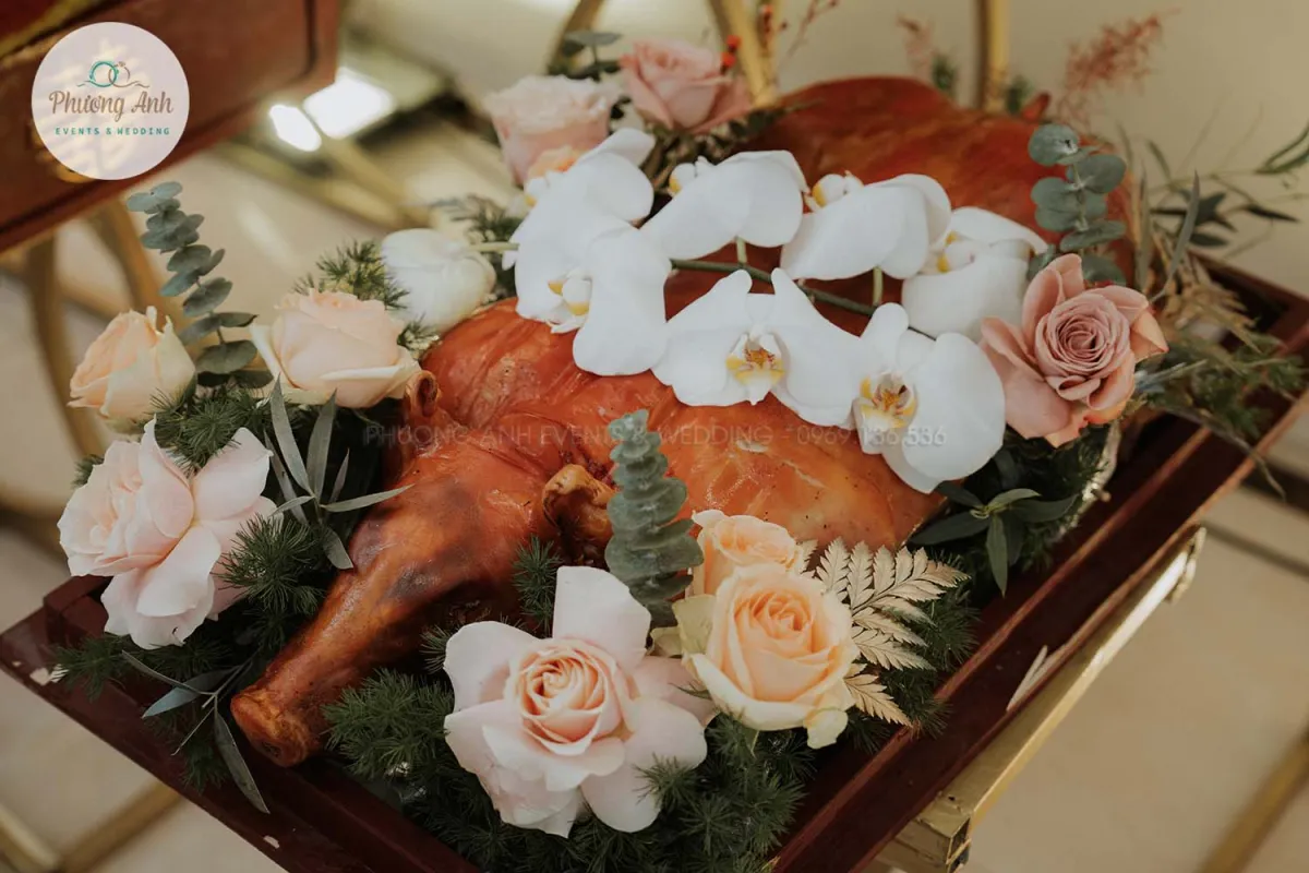 Mẫu tráp lợn quay đẹp 8