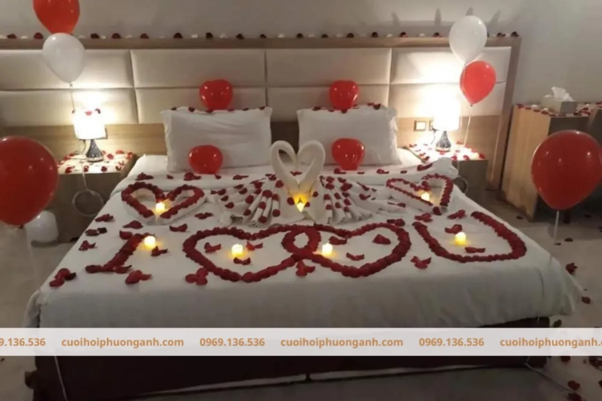 Trang trí phòng cưới sang trọng với nến và sáp thơm