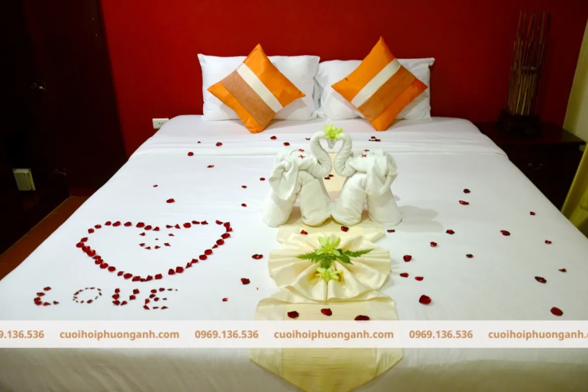 Trang trí phòng cưới sang trọng