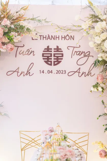 tiệc cưới màu hồng lãng mạn 