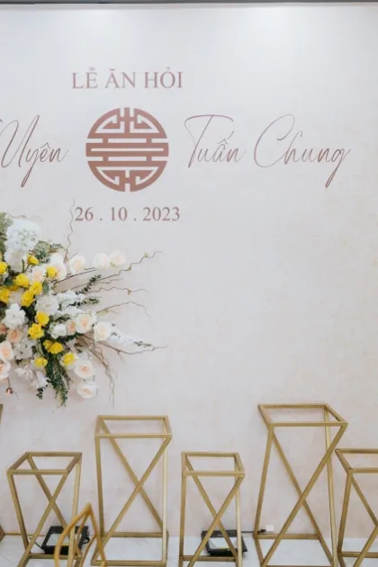 Trang trí đám hỏi đơn giản mà sang trọng cho cặp đôi Tố Uyên - Tuấn Chung