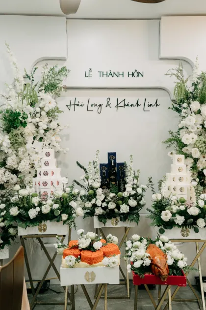 Hút mắt trước bộ tráp ăn hỏi hoa sen tông xanh - trắng cực đẹp 